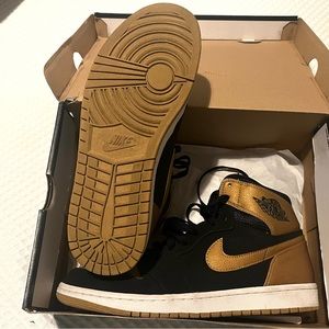Air Jordan 1 Retro High Black Metallic Gold